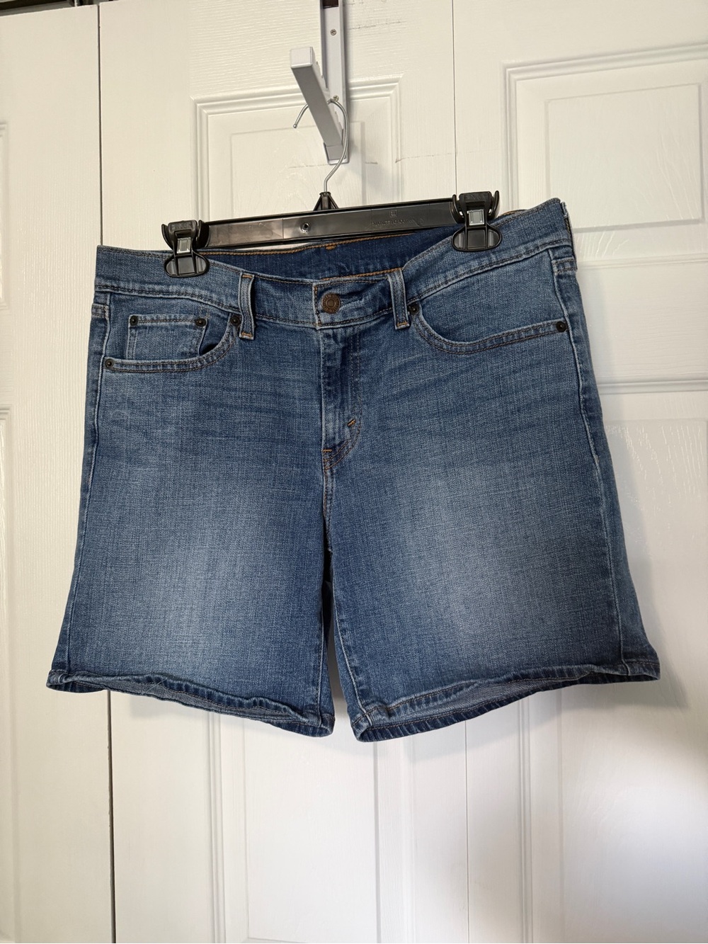 Levi’s Women’s Denim Shorts Size 29 Mid Rise Stretch Jean Shorts